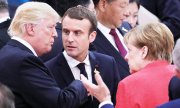 Trump, Macron ve Merkel 2017'den kalma bir arşiv fotoğrafında. (© picture-alliance/dpa)