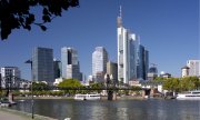 Frankfurt skyline. Commerzbank and Deutsche Bank have their headquarters here. (© picture-alliance/dpa)