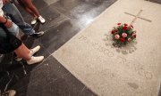 Franco's tomb in the Basilica of the Valley of the Fallen (Valle de los Caídos) near Madrid. (© picture-alliance/dpa)