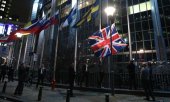 Die Flagge Großbritanniens wird am 31. Januar 2020 vor dem EU-Parlament in Brüssel entfernt. (© picture-alliance/dpa)