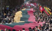 Ceremonial parade in Vilnius marking the anniversary. (© picture-alliance/dpa)