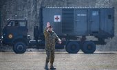 Mobile intensive care units being delivered in Otopeni in March 2020. (© picture-alliance/Vadim Ghirda)