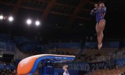 Simone Biles, Tokyo'da jimnastik eleme turunda (25 Temmuz 2021). (© picture-alliance/Kunihiko Miura)