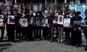 Relatives of victims of the explosion demonstrate in front of the Palace of Justice in Beirut on July 23. (© picture-alliance/Bilal Hussein)
