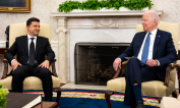 Zelensky et Biden, dans le bureau ovale de la Maison-Blanche. (© picture-alliance/Doug Mills)