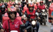 efood delivery workers protest in Athens on 22 September. (© picture alliance/NurPhoto/Nikolas Kokovlis)