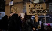 Protest gegen die Anklage vor der griechischen Botschaft in London. (© picture alliance/ZUMAPRESS.com/Hesther Ng)