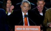 Orbán am Wahlabend. (© picture alliance / ASSOCIATED PRESS / Petr David Josek)