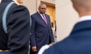 Lloyd Austin am 12. Mai bei einem Empfang in Washington. (© picture alliance / ASSOCIATED PRESS  Andrew Harnik)