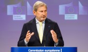Commissioner Johannes Hahn has denounced the misuse of EU funds in Hungary. (© picture alliance / EPA / STEPHANIE LECOCQ)