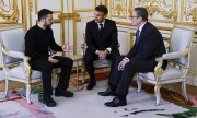 Three-way meeting on the sidelines of the "Coalition of the Willing" summit: President Zelensky (left), President Macron and Prime Minister Starmer. (©picture alliance/ASSOCIATED PRESS/Ludovic Marin)