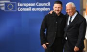 Le président ukrainien Volodymyr Zelensky (à gauche) et le président du Conseil européen Antonio Costa, le 23 octobre à Bruxelles. (© picture alliance / ASSOCIATED PRESS/Harry Nakos)