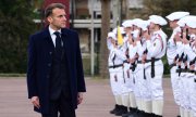 Macron erklärte die Pläne in einer Rede an die Nation während eines Besuchs der Gebirgsjägereinheiten in Varces. (© picture alliance / abaca / Pool/ABACA)