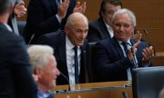Applaus für Janez Janša nach seiner Wahl zum Premierminister. (© picture alliance / Xinhua News Agency / Zeljko Stevanic)