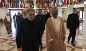 Iranian Foreign Minister Abbas Araghchi (left) during a visit to his Omani counterpart, Badr bin Hamad Al Busaidi, in Muscat in July. (© picture alliance / newscom / Oman’s Foreign Ministry)
