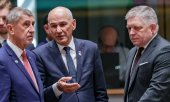 Le premier ministre slovène Janez Janša (au centre) avec ses homologues tchèque et slovaque, Andrej Babiš et Robert Fico, à Bruxelles en juin 2026. (© picture alliance / ZUMAPRESS.com / Bianca Otero)