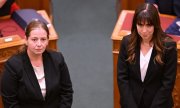 La directrice du NVVH, Anna Róza Unger (à gauche), et son adjointe Katalin Tasnadi, lors de leur prestation de serment au Parlement. (© picture alliance / NurPhoto / Balint Szentgallay)